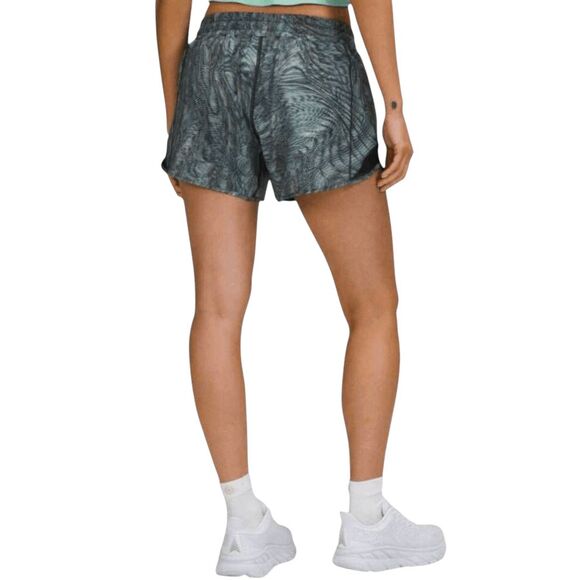 LULULEMON ATHLETICA Hotty Hot Low-Rise Short '4" Size 4 - Picture 4 of 6